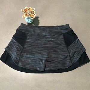 Athletica skirt XS. Excellent condition.